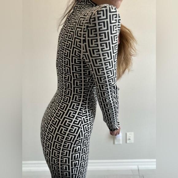 Black and fit very tight fitting midi dress - Picture 4 of 6